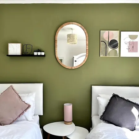 아파트 Windermere Lake View Hideaway Pet Friendly Nearby Lake Parking Golf Nearby 보우네스온윈더미어